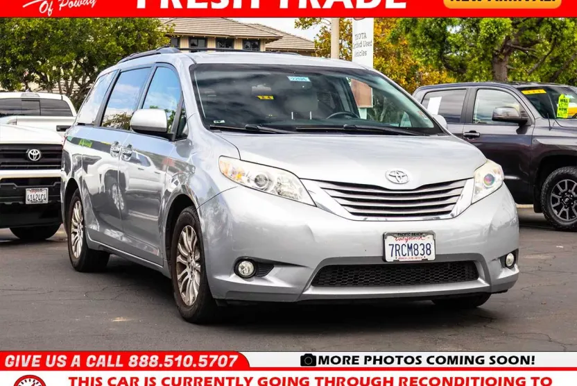2015 Toyota Sienna XLE Premium photo 1