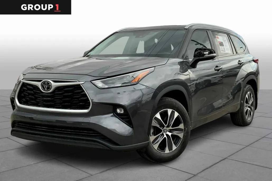 2023 Toyota Highlander XLE photo 1