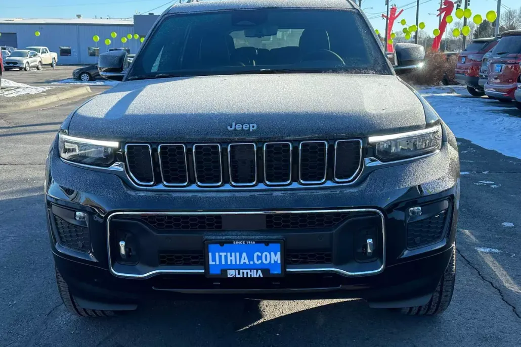 2025 Jeep Grand Cherokee Overland photo 1