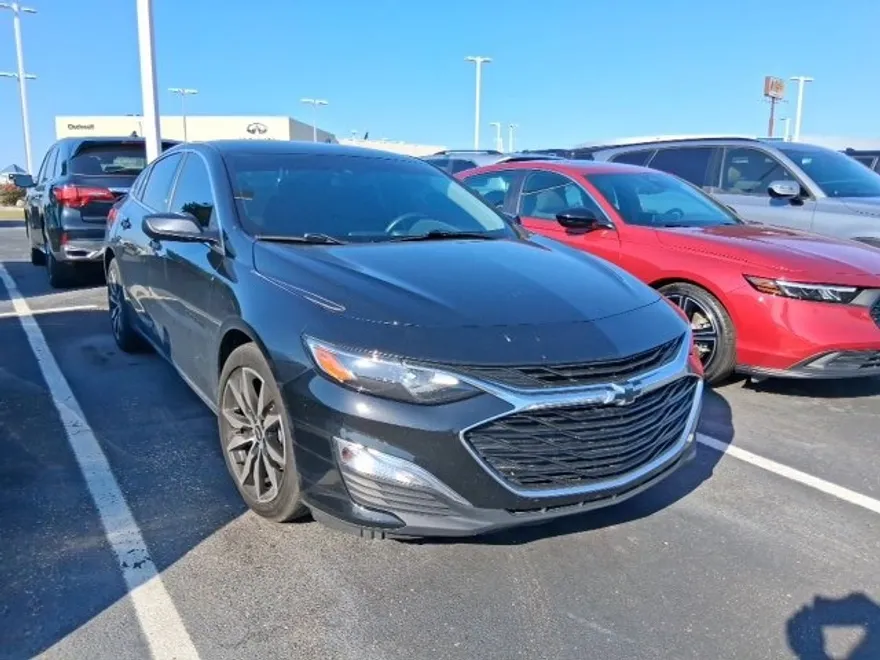 2022 Chevrolet Malibu RS photo 1