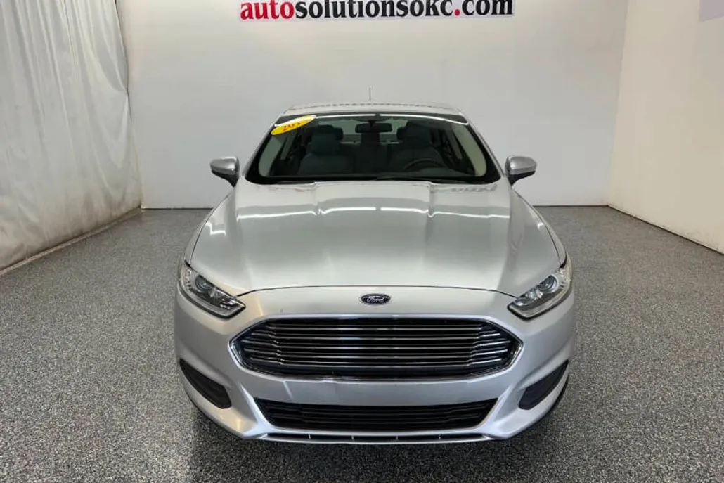 2014 Ford Fusion S photo 1