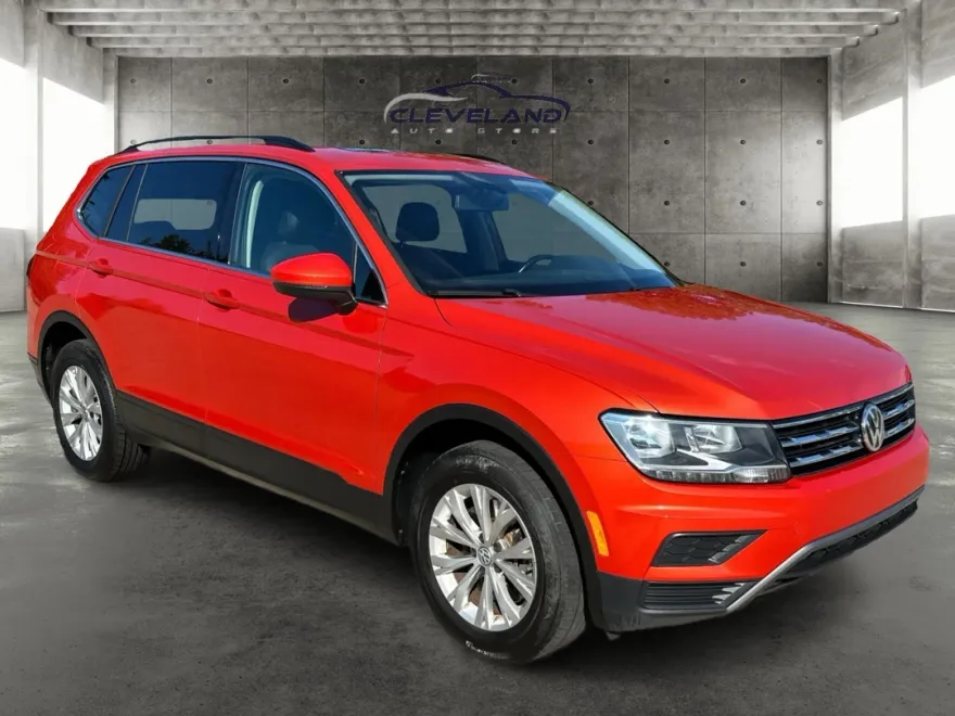 2019 Volkswagen Tiguan SEL R-Line photo 1