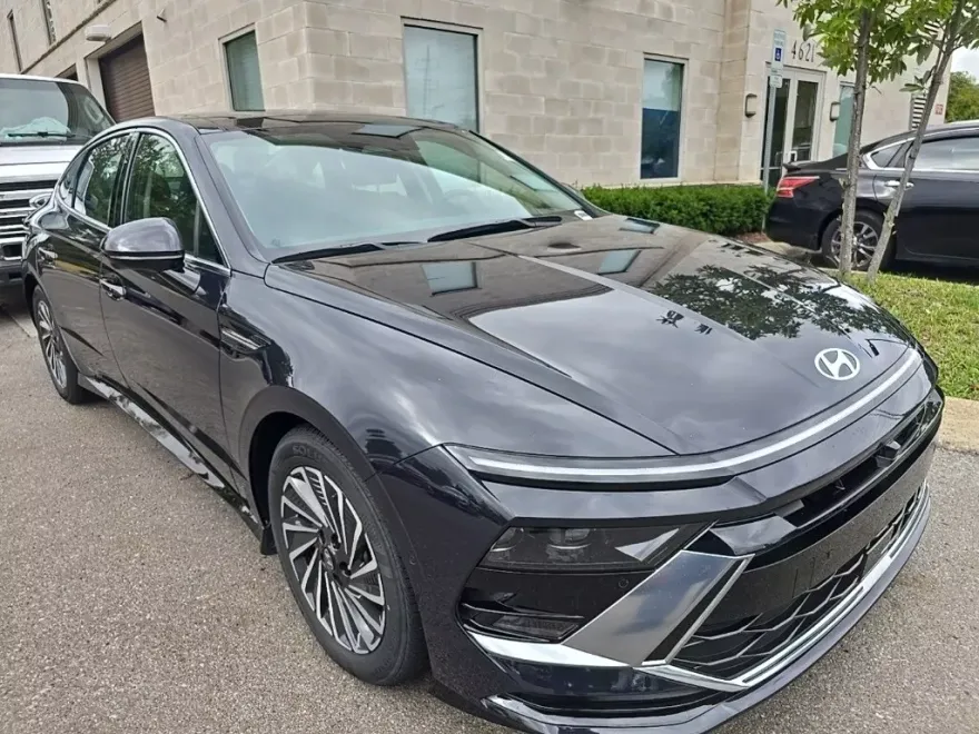 2024 Hyundai Sonata Hybrid Limited photo 1