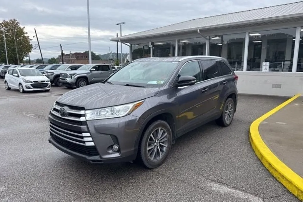 2019 Toyota Highlander XLE photo 1