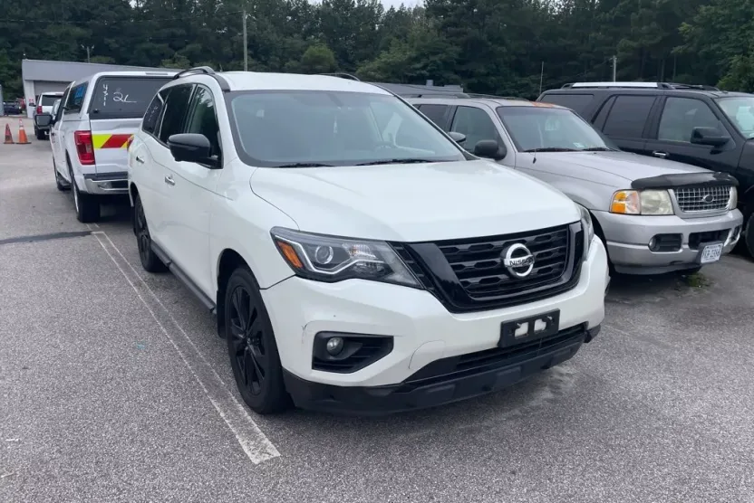 2018 Nissan Pathfinder 4x4 SL photo 1