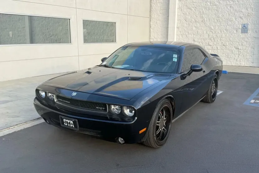 2010 Dodge Challenger SRT8 photo 1