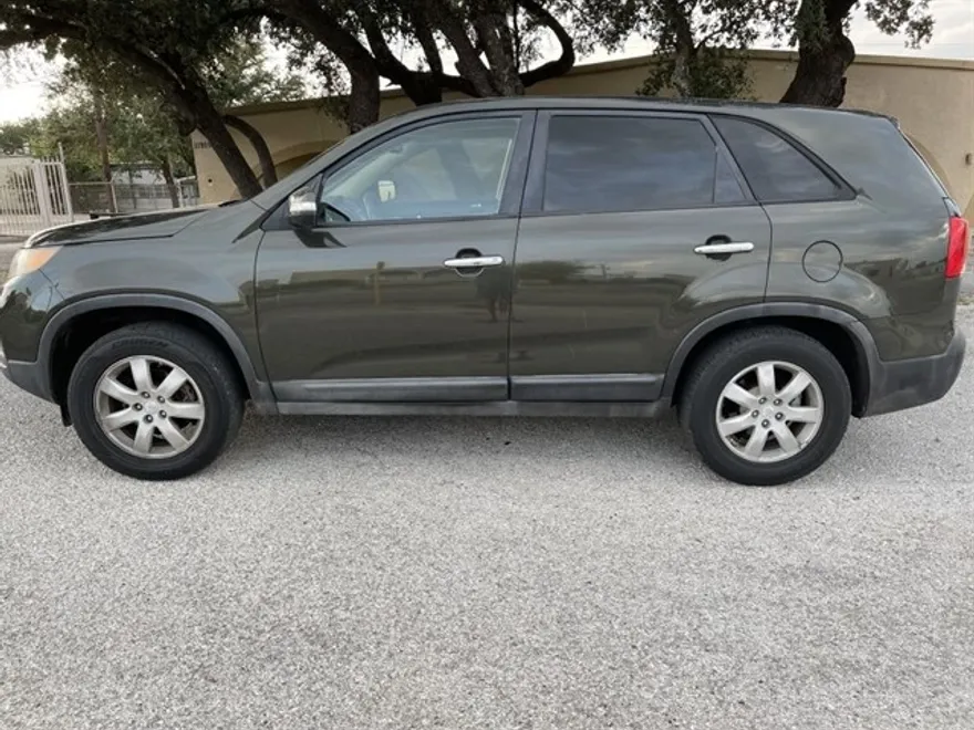 2011 Kia Sorento Base photo 1