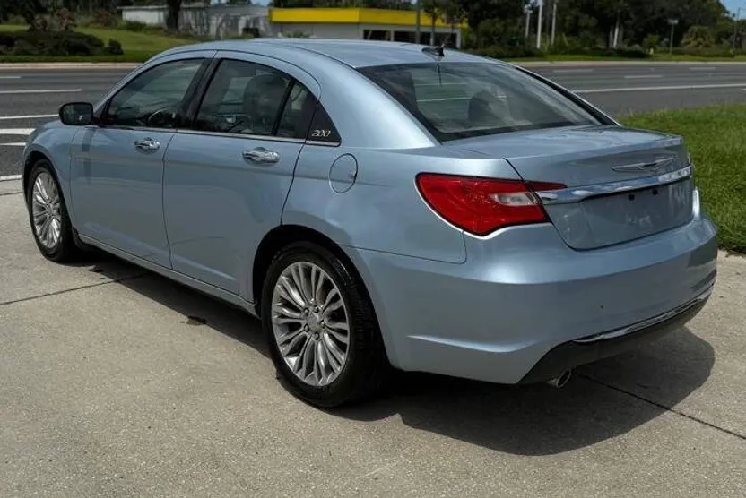 2013 Chrysler 200 Limited photo 1