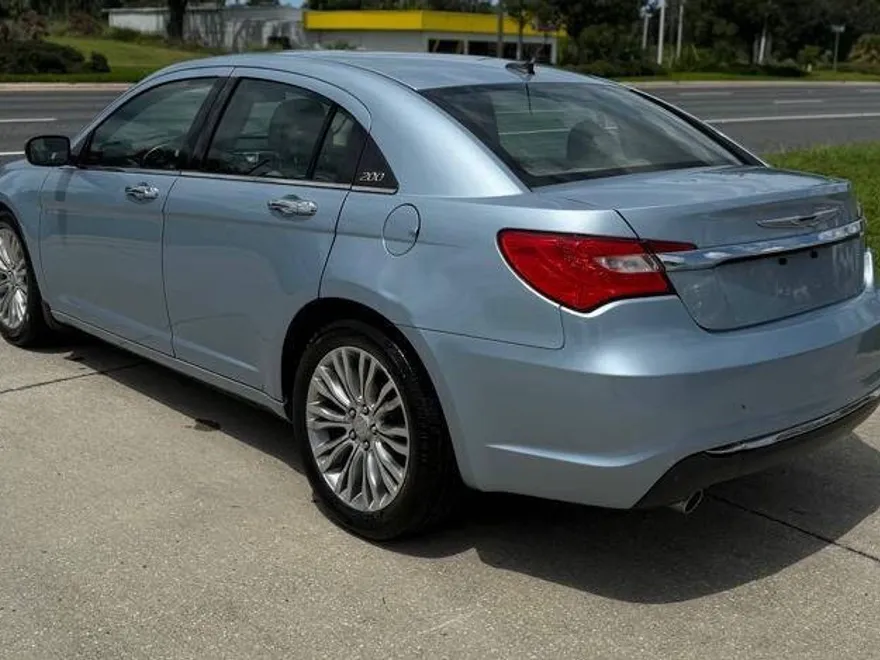 2013 Chrysler 200 Limited photo 1