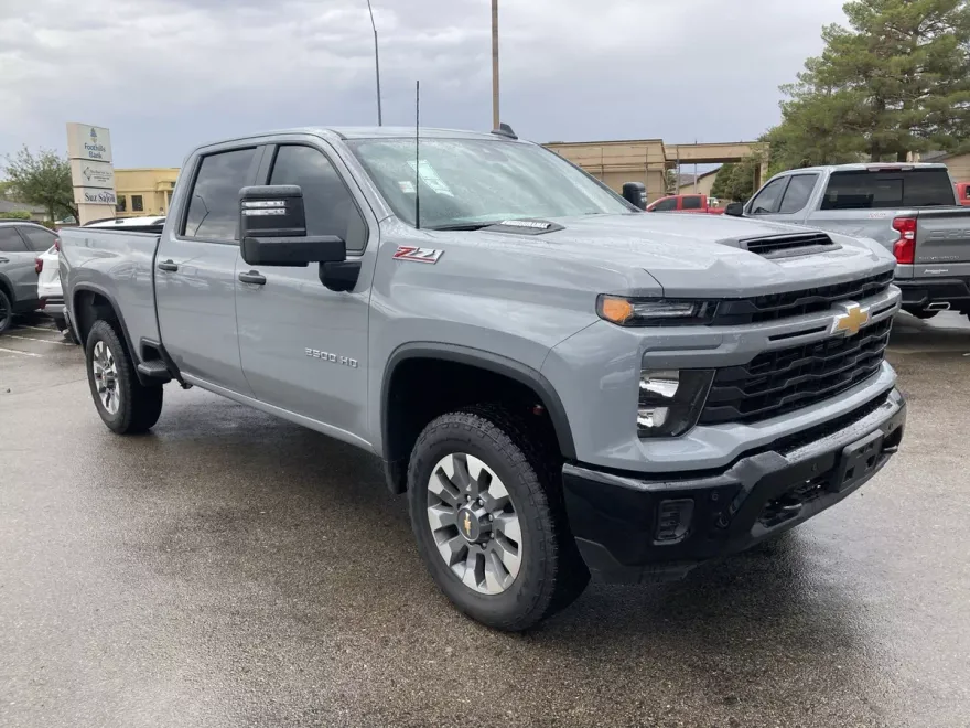 2025 Chevrolet Silverado 2500HD Custom photo 1