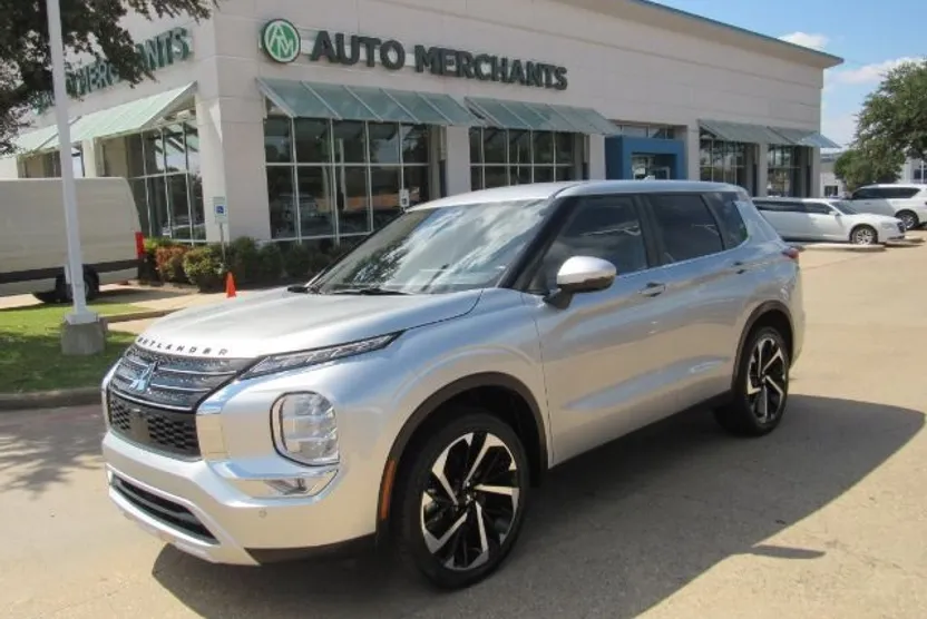 2023 Mitsubishi Outlander SE Black Edition photo 1