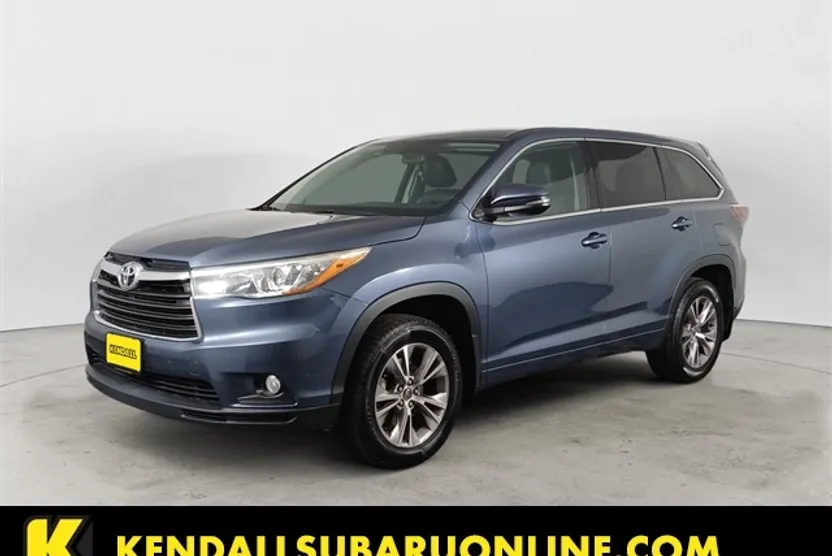 2016 Toyota Highlander LE Plus photo 1