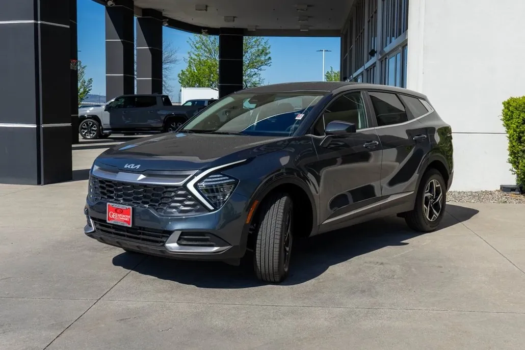 2025 Kia Sportage LX photo 1