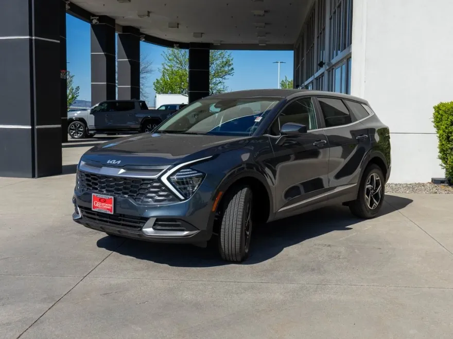 2025 Kia Sportage LX photo 1