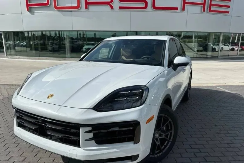 2025 Porsche Cayenne photo 1