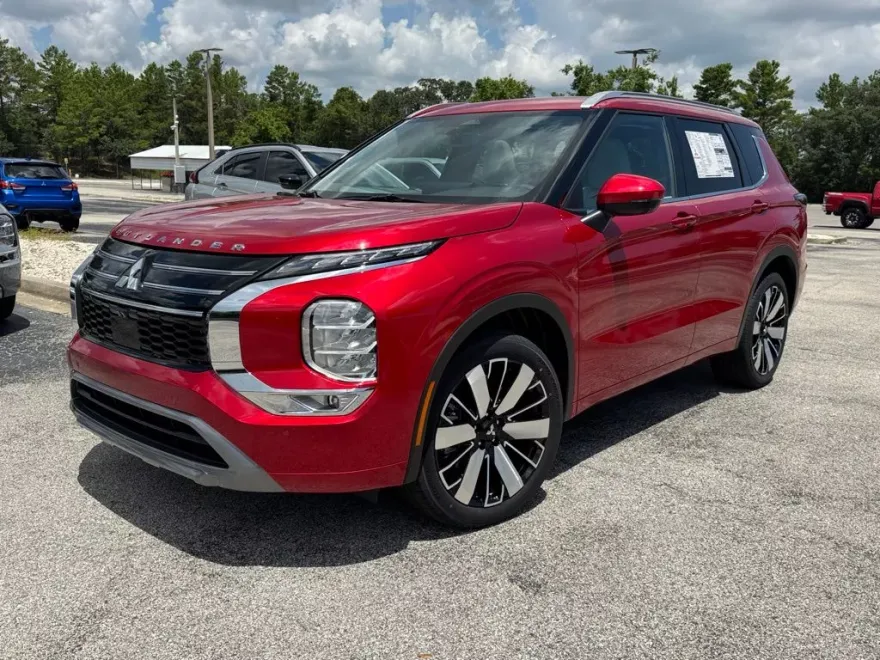 2025 Mitsubishi Outlander SEL photo 1