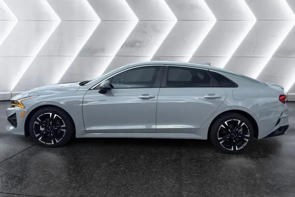 2024 Kia K5 GT-Line photo 1