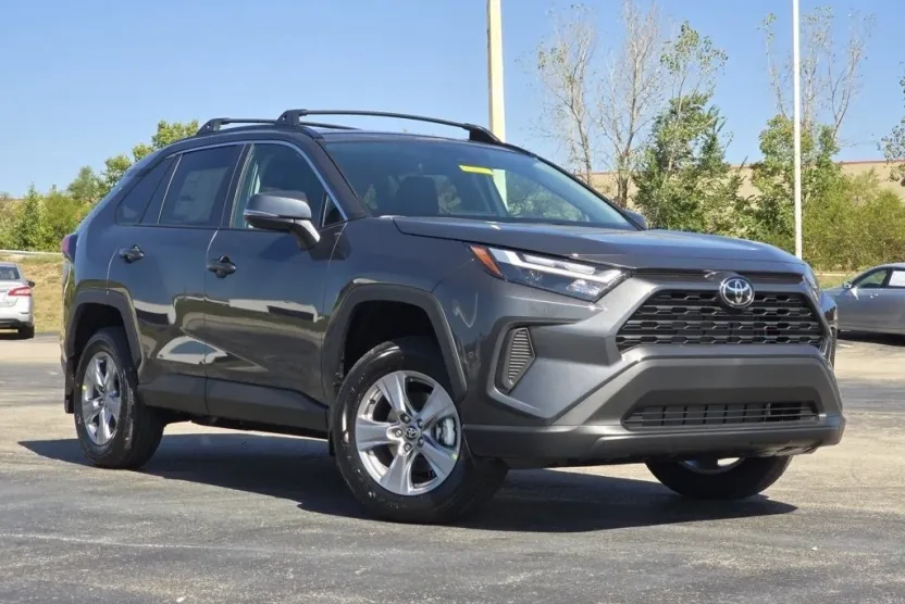 2025 Toyota RAV4 XLE photo 1