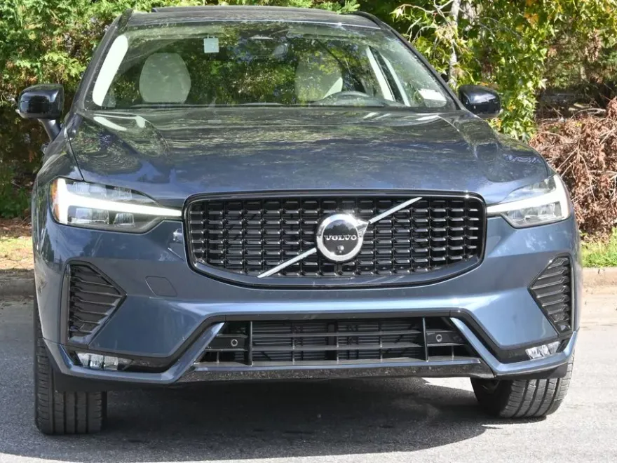 2025 Volvo XC60 B5 Plus photo 1