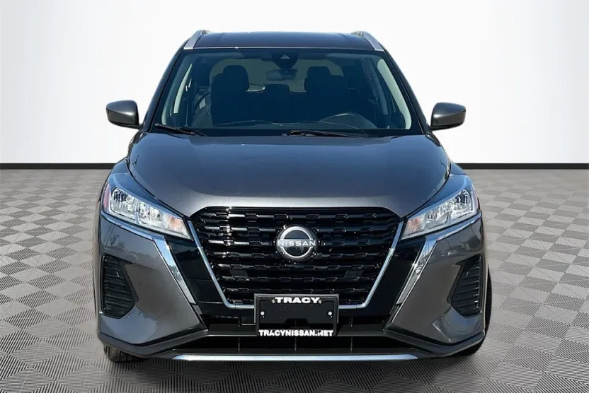 2022 Nissan Kicks SV photo 1
