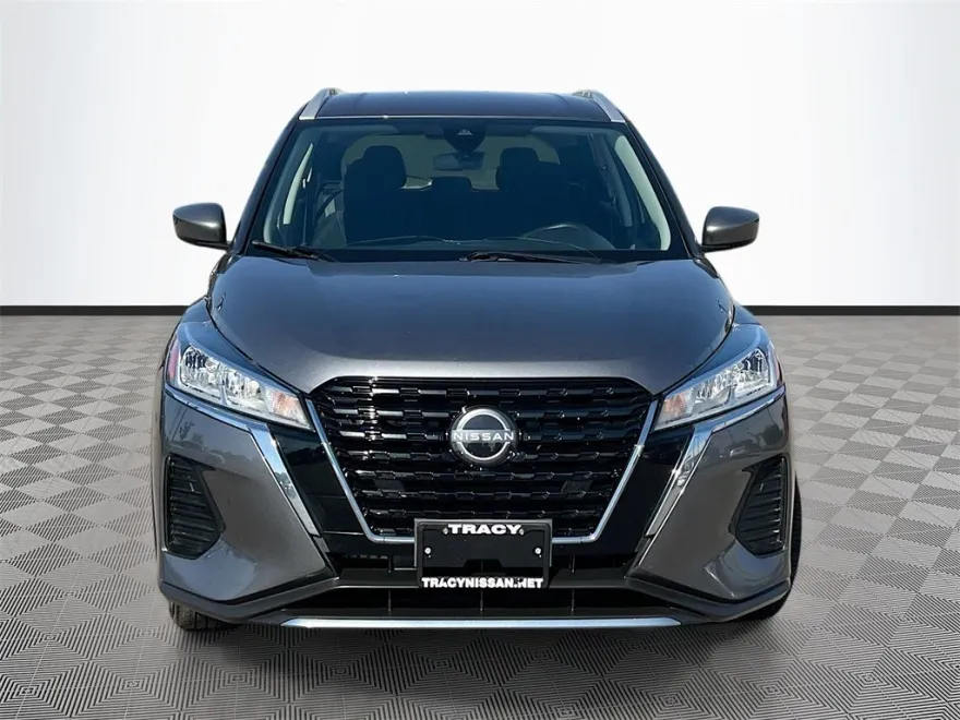 2022 Nissan Kicks SV photo 1
