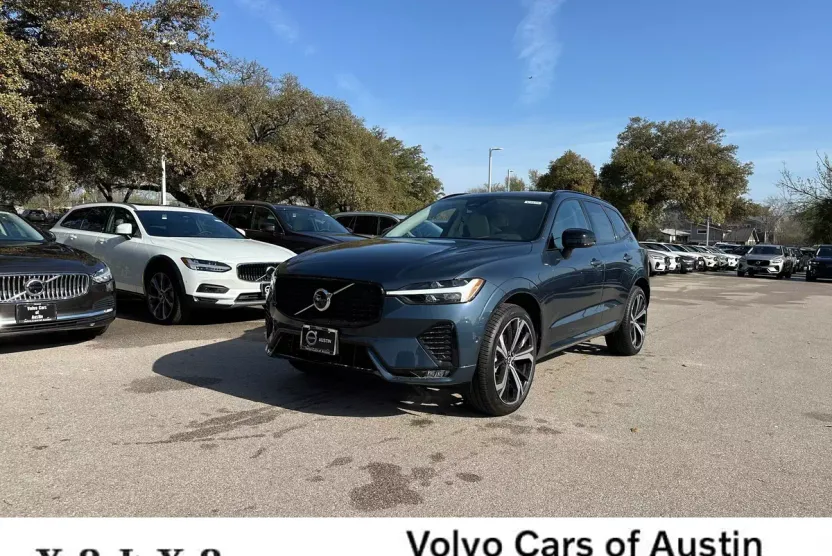 2025 Volvo XC60 B5 photo 1