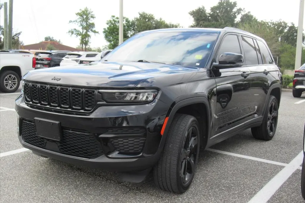 2023 Jeep Grand Cherokee Altitude photo 1