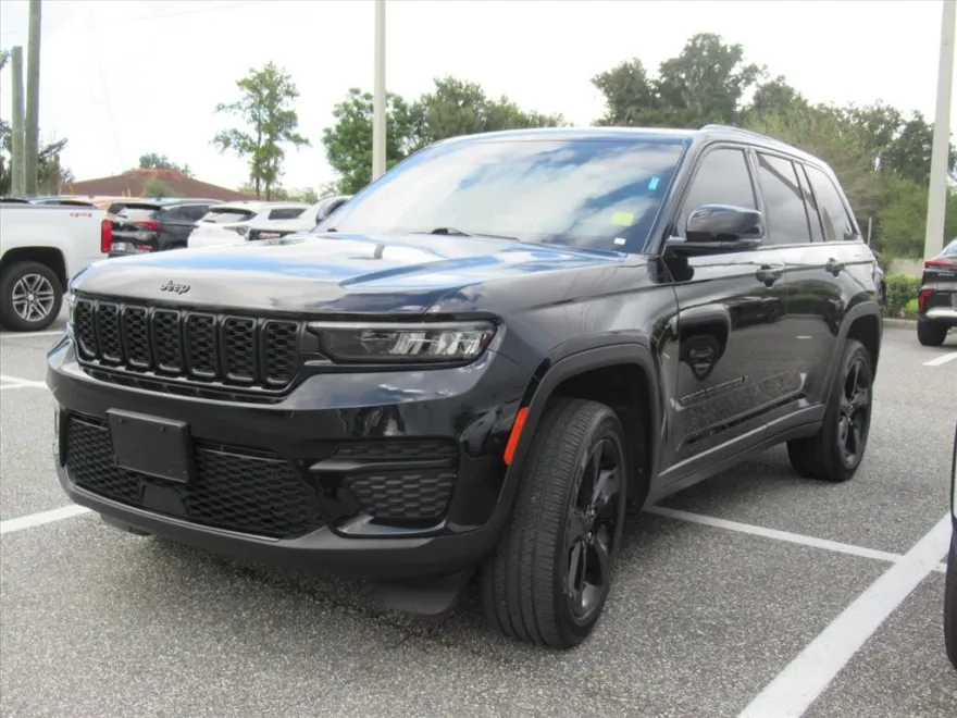2023 Jeep Grand Cherokee Altitude photo 1