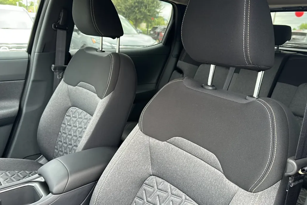 2025 Nissan Kicks SV photo 1