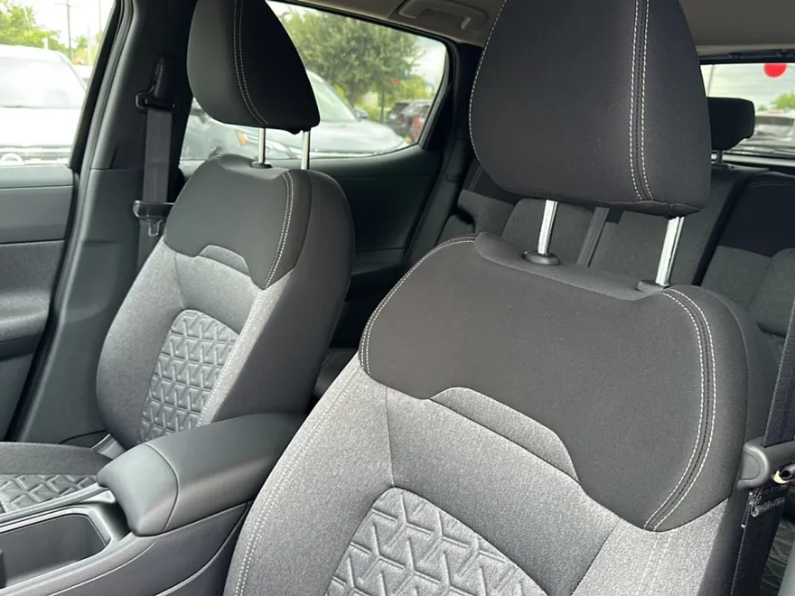 2025 Nissan Kicks SV photo 1
