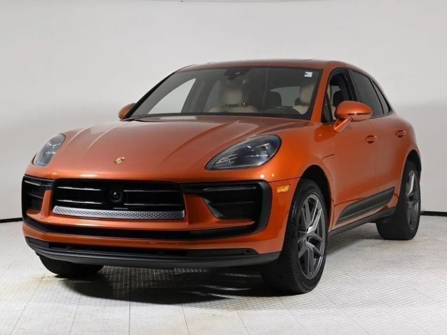 2023 Porsche Macan T photo 1