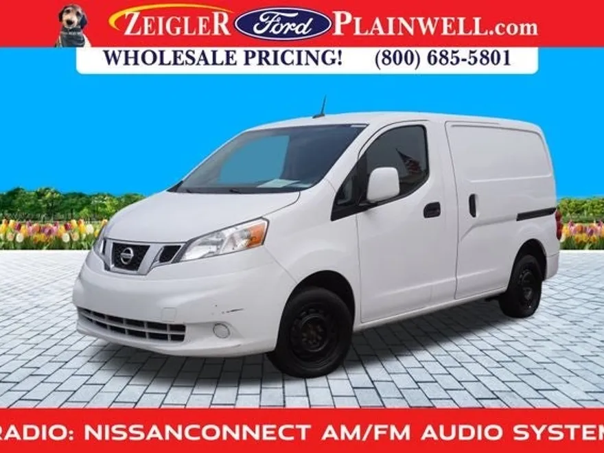 2020 Nissan NV200 SV photo 1