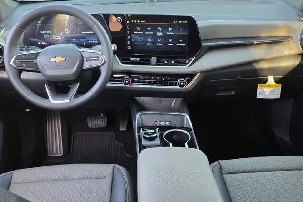 2026 Chevrolet Equinox LT photo 1