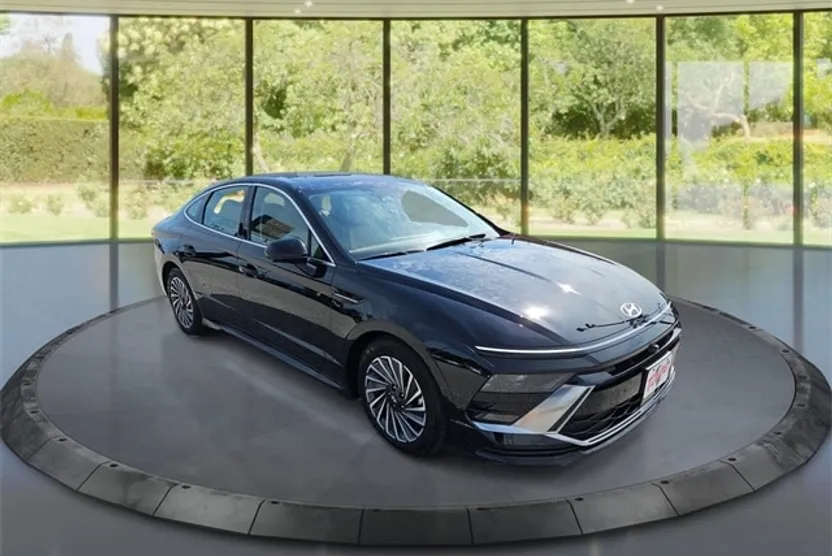 2025 Hyundai Sonata Hybrid Limited photo 1
