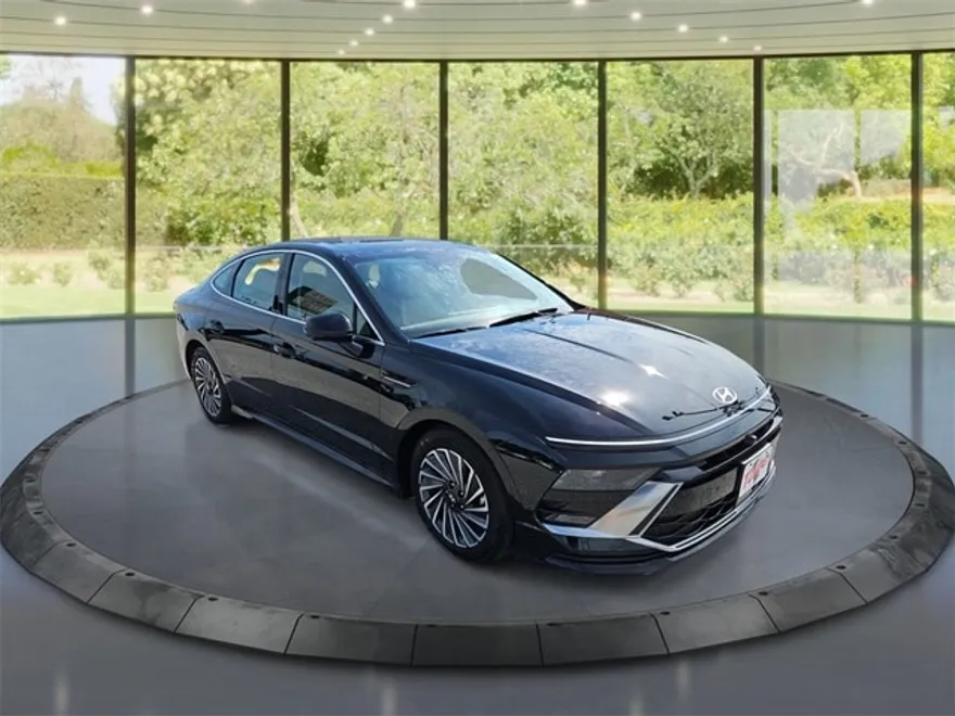 2025 Hyundai Sonata Hybrid Limited photo 1
