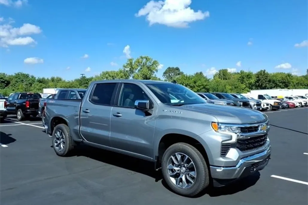 2026 Chevrolet Silverado 1500 LT photo 1