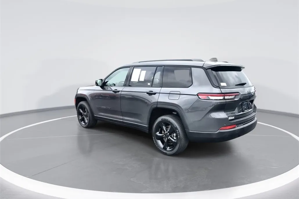 2023 Jeep Grand Cherokee Altitude photo 1