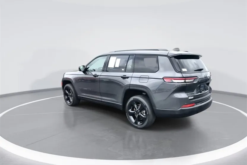 2023 Jeep Grand Cherokee Altitude photo 1