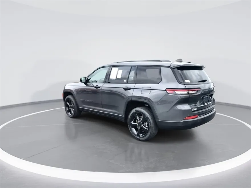 2023 Jeep Grand Cherokee Altitude photo 1