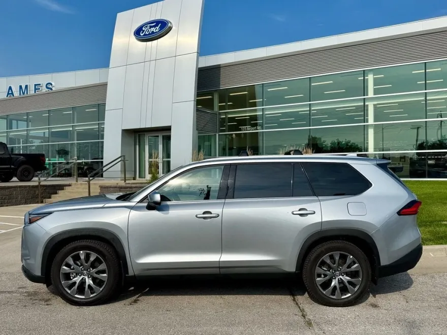 2024 Toyota Highlander Hybrid Limited photo 1