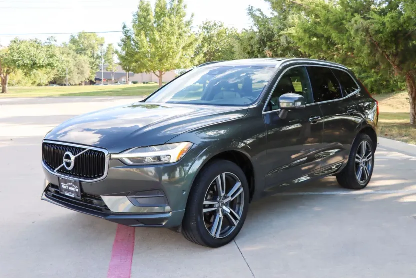 2019 Volvo XC60 T5 Momentum photo 1