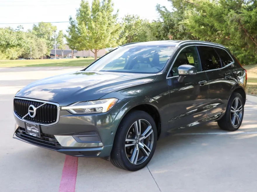 2019 Volvo XC60 T5 Momentum photo 1