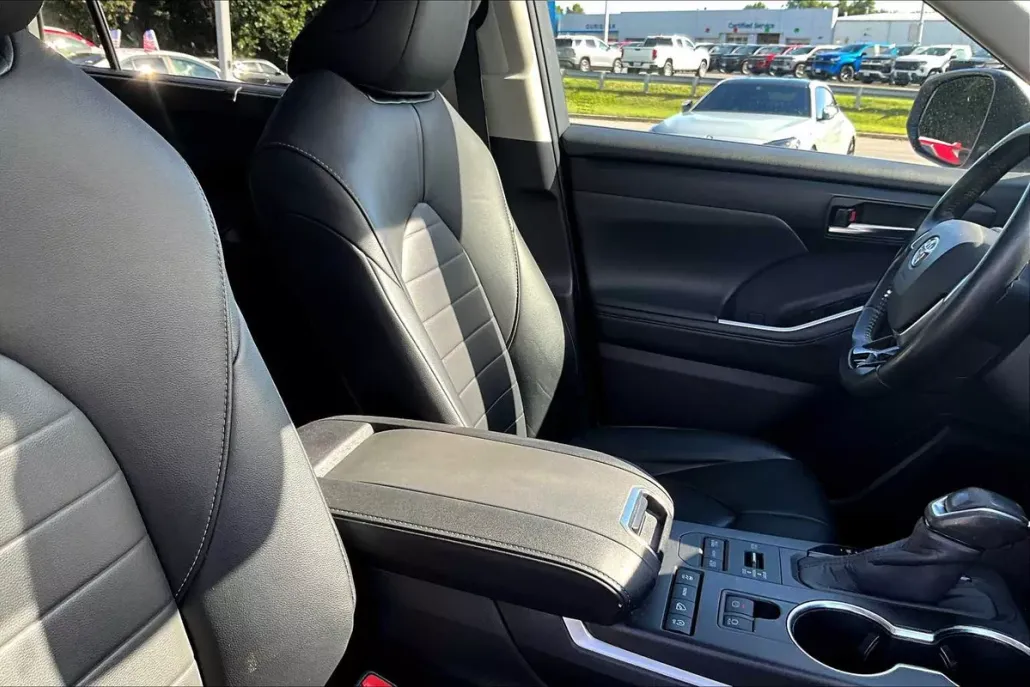 2020 Toyota Highlander XLE photo 1