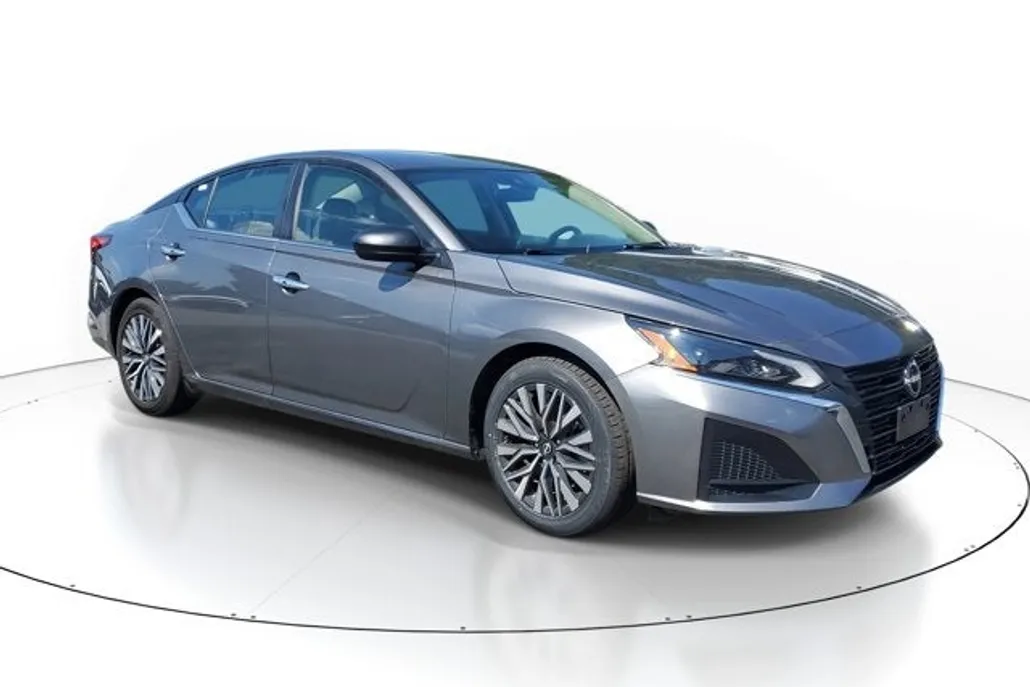 2024 Nissan Altima 2.5 SV photo 1