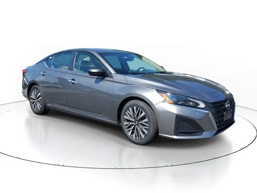 2024 Nissan Altima 2.5 SV photo 1