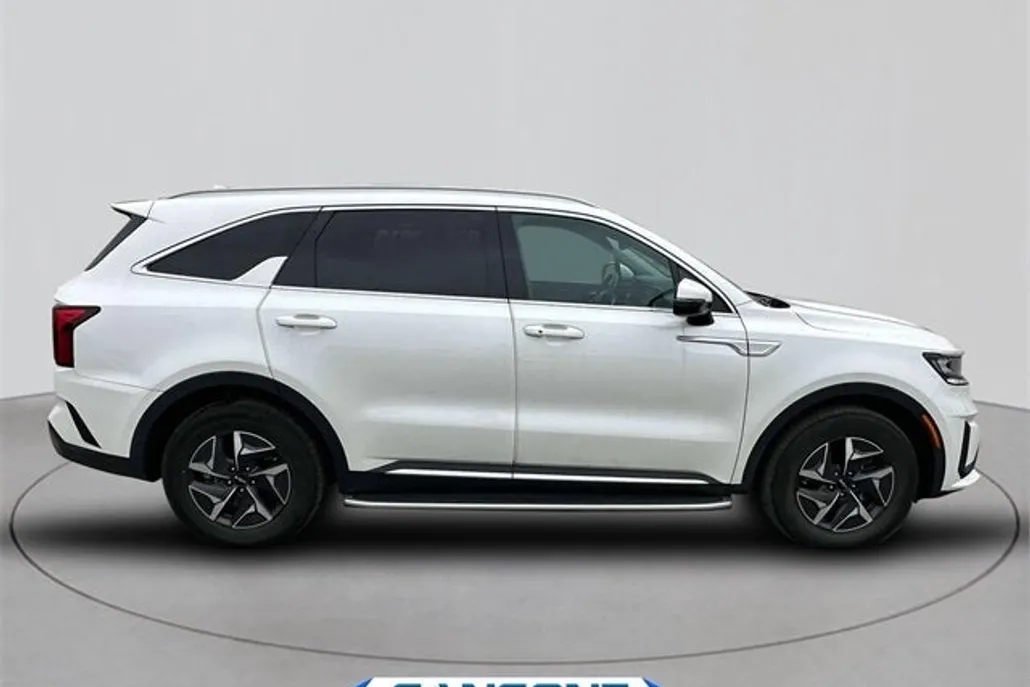 2022 Kia Sorento Hybrid S photo 1