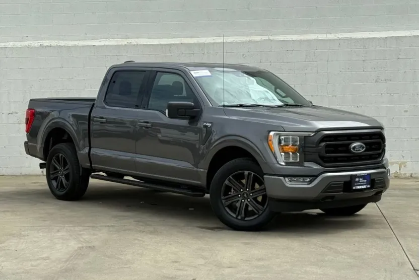 2021 Ford F-150 XLT photo 1