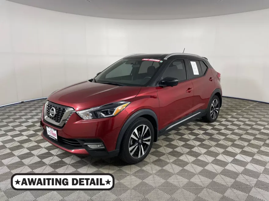 2019 Nissan Kicks SR photo 1