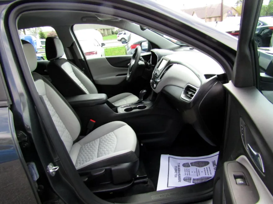 2020 Chevrolet Equinox LS photo 25
