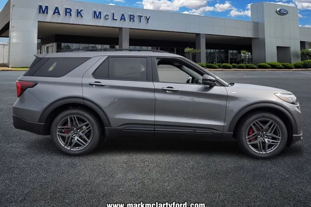 2025 Ford Explorer ST-Line photo 1